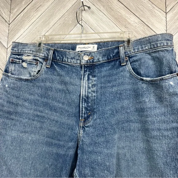 NWT Abercrombie High Rise Ripped Mom Jean Sz 18 Long - Picture 2 of 11